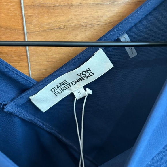 DIANE VON FURSTENBERG V Neck Midi Lenght Dress, Size 6 - Picture 6 of 12